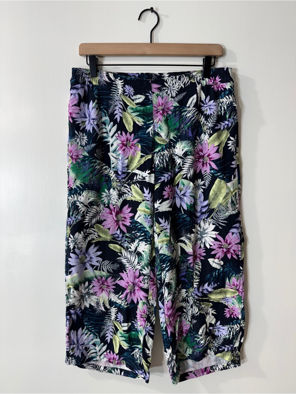 WP20 {J. Jill} Petite Black Tropical Floral Loose Relaxed Wide Leg Crop Pants
